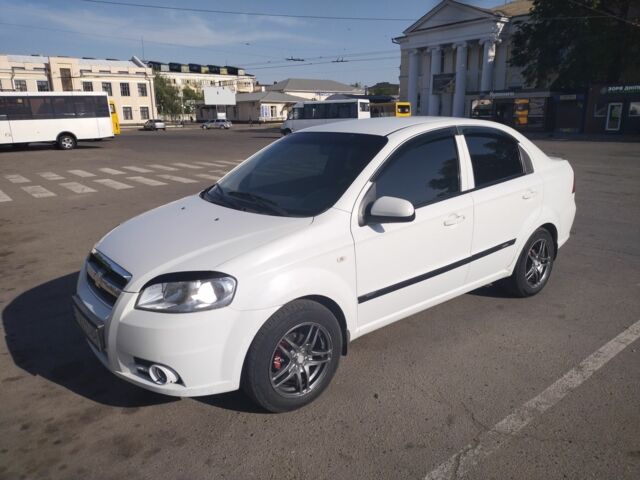 Белый Шевроле Авео, объемом двигателя 1.5 л и пробегом 190 тыс. км за 4150 $, фото 1 на Automoto.ua