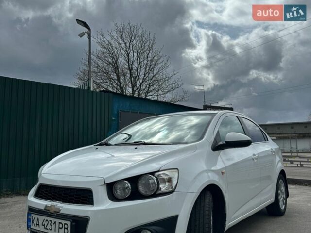 Белый Шевроле Авео, объемом двигателя 1.6 л и пробегом 165 тыс. км за 6600 $, фото 1 на Automoto.ua