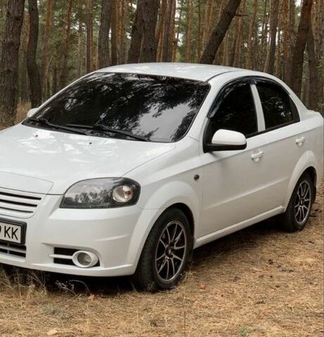 Білий Шевроле Авео, об'ємом двигуна 1.5 л та пробігом 135 тис. км за 4250 $, фото 1 на Automoto.ua