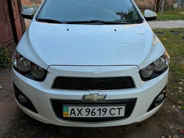 Белый Шевроле Авео, объемом двигателя 1.6 л и пробегом 150 тыс. км за 6900 $, фото 1 на Automoto.ua