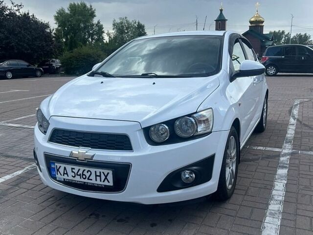 Белый Шевроле Авео, объемом двигателя 1.6 л и пробегом 167 тыс. км за 5600 $, фото 1 на Automoto.ua