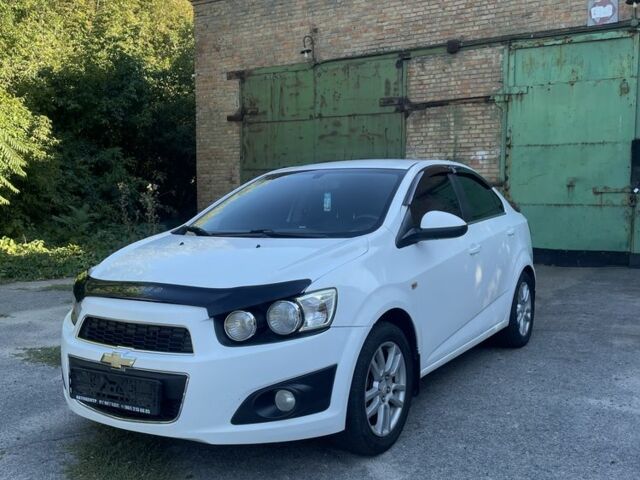 Білий Шевроле Авео, об'ємом двигуна 1.6 л та пробігом 180 тис. км за 6000 $, фото 1 на Automoto.ua