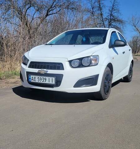 Белый Шевроле Авео, объемом двигателя 1.2 л и пробегом 250 тыс. км за 5300 $, фото 1 на Automoto.ua