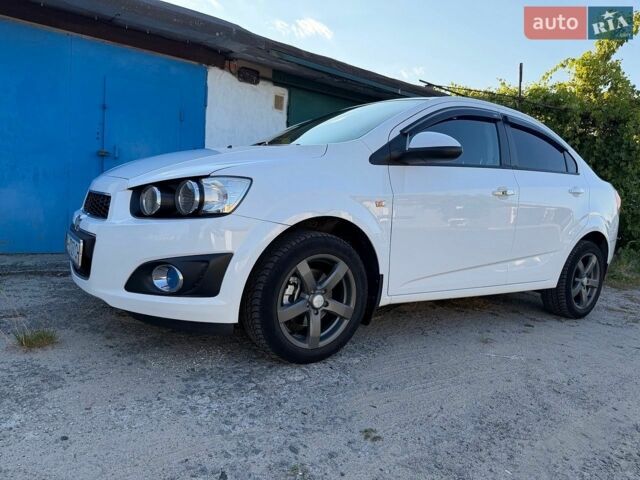 Белый Шевроле Авео, объемом двигателя 1.6 л и пробегом 224 тыс. км за 6500 $, фото 1 на Automoto.ua