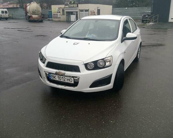 Білий Шевроле Авео, об'ємом двигуна 1.25 л та пробігом 290 тис. км за 6500 $, фото 1 на Automoto.ua