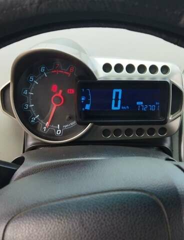 Белый Шевроле Авео, объемом двигателя 1.6 л и пробегом 173 тыс. км за 6000 $, фото 1 на Automoto.ua