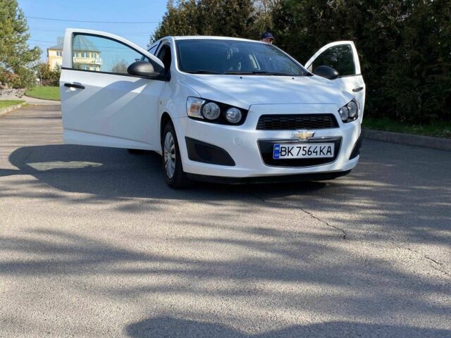 Білий Шевроле Авео, об'ємом двигуна 1.2 л та пробігом 282 тис. км за 4500 $, фото 1 на Automoto.ua