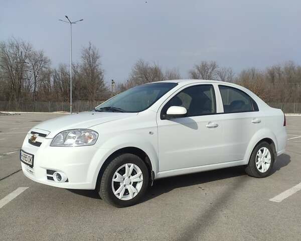 Белый Шевроле Авео, объемом двигателя 1.5 л и пробегом 72 тыс. км за 4600 $, фото 1 на Automoto.ua