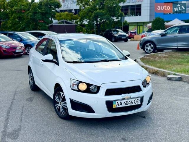 Белый Шевроле Авео, объемом двигателя 1.4 л и пробегом 160 тыс. км за 5000 $, фото 1 на Automoto.ua