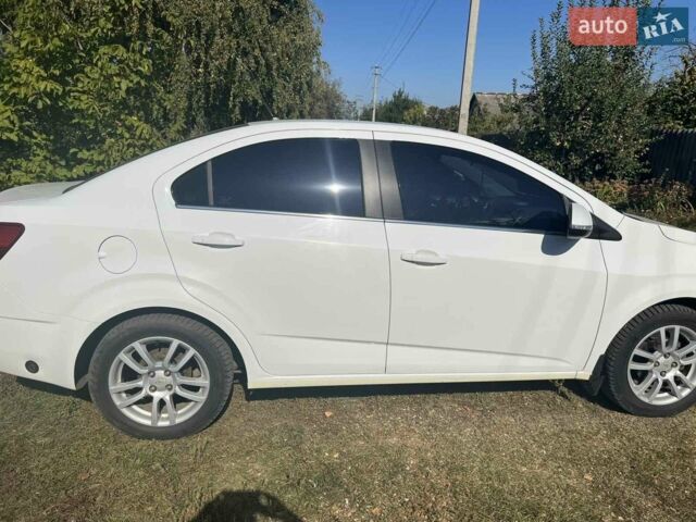 Белый Шевроле Авео, объемом двигателя 1.4 л и пробегом 70 тыс. км за 8000 $, фото 1 на Automoto.ua
