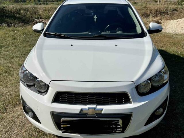 Белый Шевроле Авео, объемом двигателя 1.4 л и пробегом 70 тыс. км за 8000 $, фото 1 на Automoto.ua