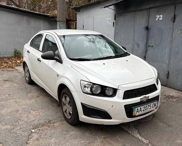 Білий Шевроле Авео, об'ємом двигуна 1.4 л та пробігом 122 тис. км за 5500 $, фото 1 на Automoto.ua