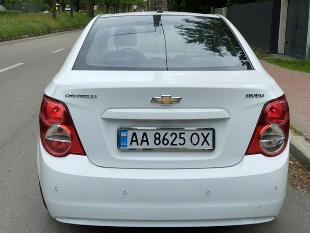 Белый Шевроле Авео, объемом двигателя 1.4 л и пробегом 182 тыс. км за 5500 $, фото 1 на Automoto.ua