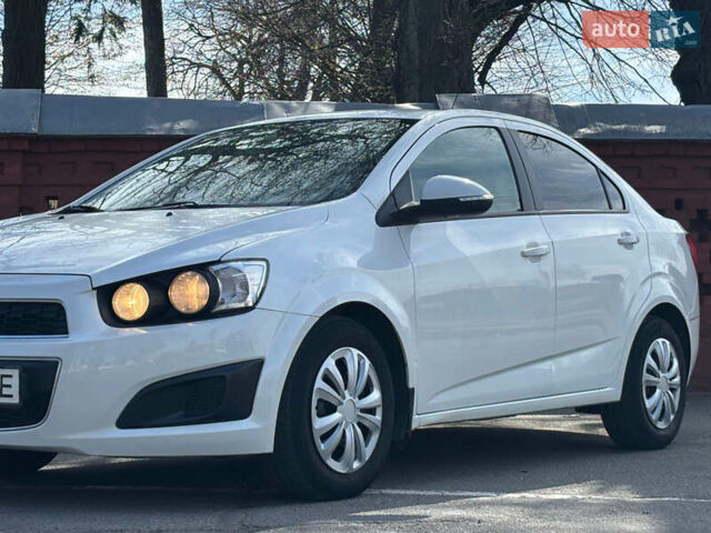Белый Шевроле Авео, объемом двигателя 1.4 л и пробегом 180 тыс. км за 5500 $, фото 1 на Automoto.ua
