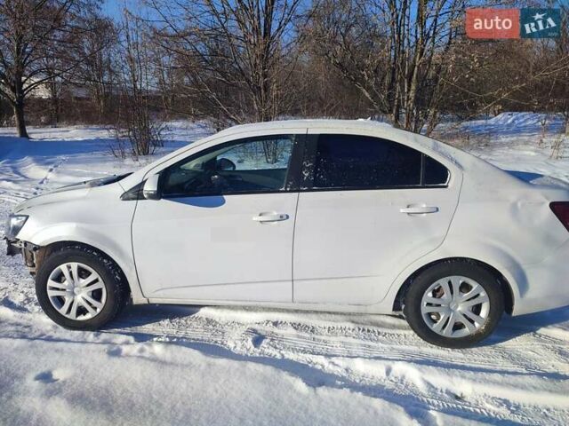 Білий Шевроле Авео, об'ємом двигуна 1.4 л та пробігом 180 тис. км за 3950 $, фото 1 на Automoto.ua