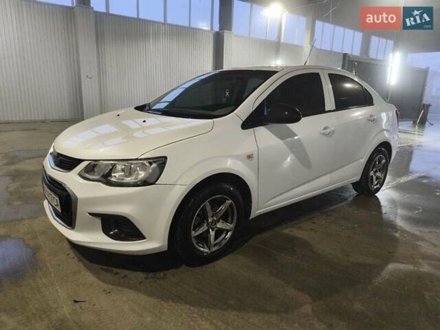 Белый Шевроле Авео, объемом двигателя 1.4 л и пробегом 125 тыс. км за 5750 $, фото 1 на Automoto.ua