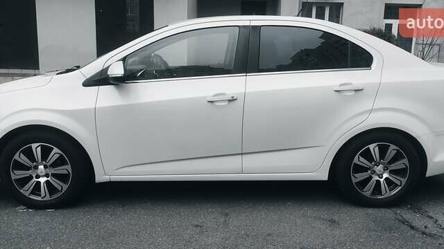 Белый Шевроле Авео, объемом двигателя 1.4 л и пробегом 188 тыс. км за 8200 $, фото 1 на Automoto.ua