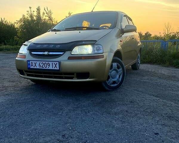 Бежевый Шевроле Авео, объемом двигателя 1.5 л и пробегом 300 тыс. км за 3000 $, фото 1 на Automoto.ua