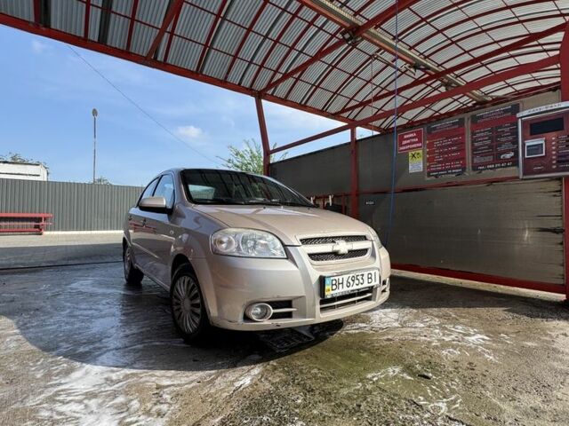 Бежевый Шевроле Авео, объемом двигателя 1.6 л и пробегом 106 тыс. км за 4000 $, фото 1 на Automoto.ua