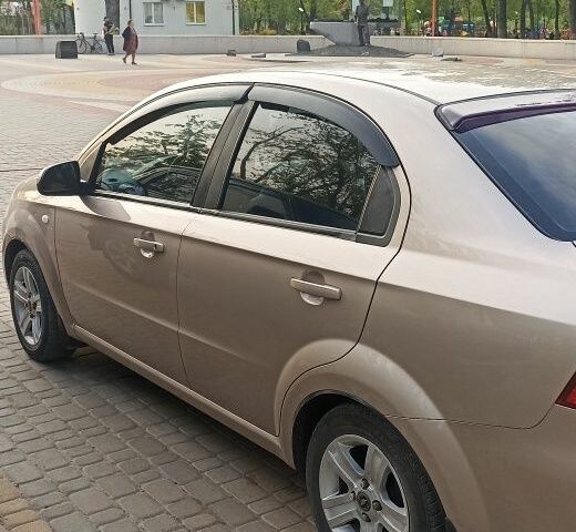 Бежевий Шевроле Авео, об'ємом двигуна 0 л та пробігом 220 тис. км за 4999 $, фото 1 на Automoto.ua