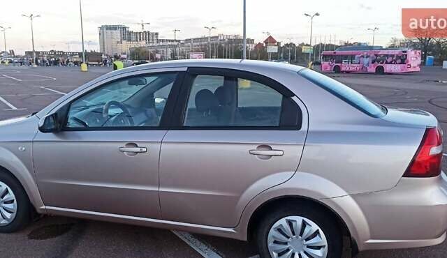 Бежевый Шевроле Авео, объемом двигателя 1.6 л и пробегом 132 тыс. км за 4200 $, фото 1 на Automoto.ua