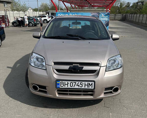 Бежевый Шевроле Авео, объемом двигателя 1.6 л и пробегом 288 тыс. км за 3200 $, фото 1 на Automoto.ua