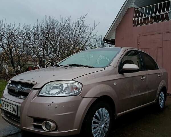 Бежевый Шевроле Авео, объемом двигателя 1.6 л и пробегом 237 тыс. км за 2100 $, фото 1 на Automoto.ua
