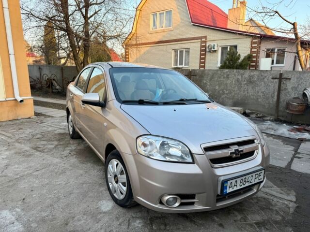 Бежевый Шевроле Авео, объемом двигателя 1.6 л и пробегом 165 тыс. км за 3900 $, фото 1 на Automoto.ua