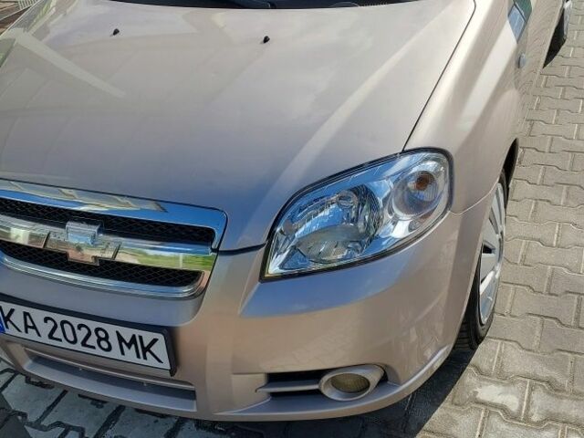 Бежевый Шевроле Авео, объемом двигателя 1.6 л и пробегом 230 тыс. км за 4650 $, фото 1 на Automoto.ua