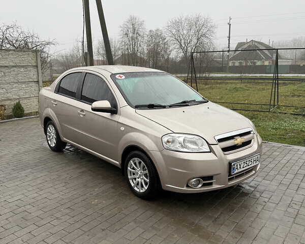 Бежевый Шевроле Авео, объемом двигателя 1.6 л и пробегом 278 тыс. км за 5400 $, фото 1 на Automoto.ua