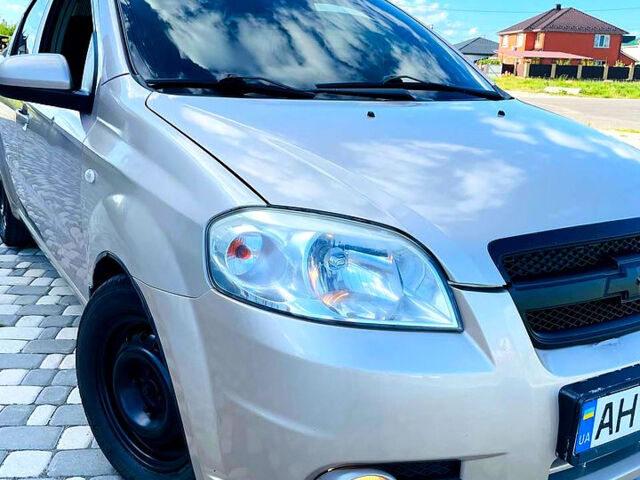 Бежевый Шевроле Авео, объемом двигателя 1.6 л и пробегом 241 тыс. км за 3700 $, фото 1 на Automoto.ua