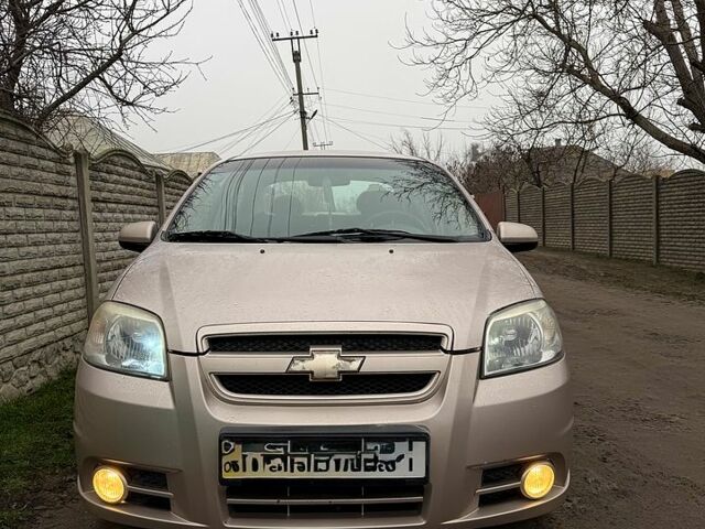 Бежевый Шевроле Авео, объемом двигателя 1.6 л и пробегом 198 тыс. км за 3200 $, фото 1 на Automoto.ua