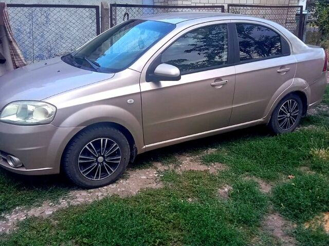 Бежевый Шевроле Авео, объемом двигателя 1.6 л и пробегом 314 тыс. км за 3200 $, фото 1 на Automoto.ua