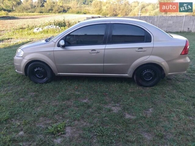 Бежевый Шевроле Авео, объемом двигателя 1.6 л и пробегом 140 тыс. км за 3300 $, фото 1 на Automoto.ua