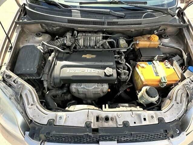 Бежевый Шевроле Авео, объемом двигателя 1.6 л и пробегом 184 тыс. км за 4400 $, фото 1 на Automoto.ua