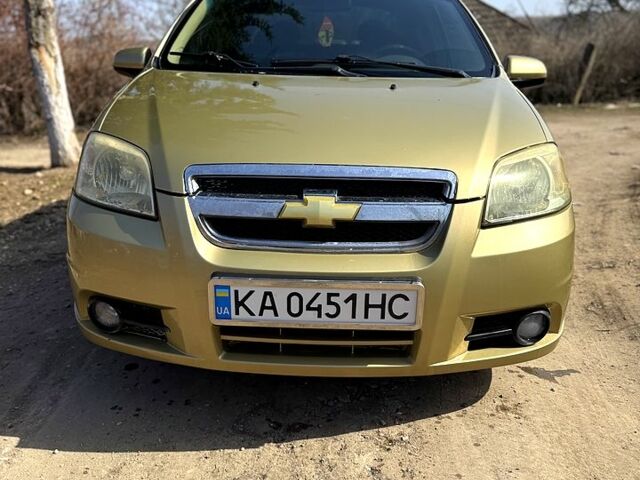 Бежевый Шевроле Авео, объемом двигателя 1.6 л и пробегом 200 тыс. км за 3400 $, фото 1 на Automoto.ua