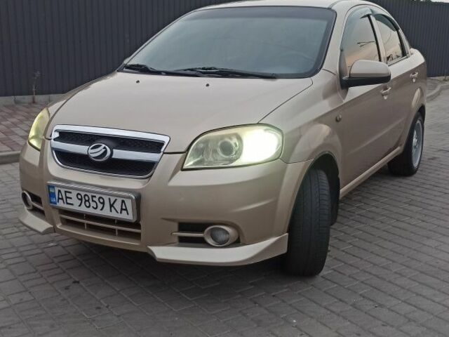 Бежевый Шевроле Авео, объемом двигателя 1.4 л и пробегом 300 тыс. км за 3300 $, фото 1 на Automoto.ua