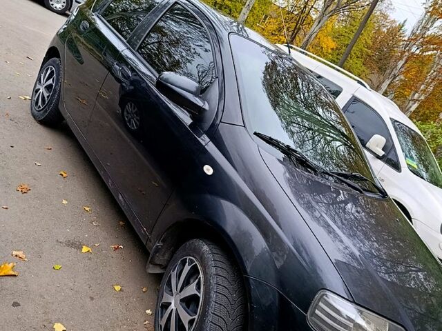 Черный Шевроле Авео, объемом двигателя 1.5 л и пробегом 195 тыс. км за 2800 $, фото 1 на Automoto.ua