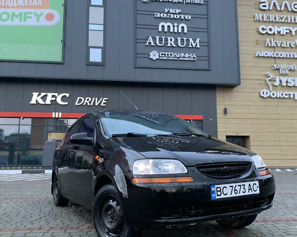 Черный Шевроле Авео, объемом двигателя 1.6 л и пробегом 300 тыс. км за 1499 $, фото 1 на Automoto.ua