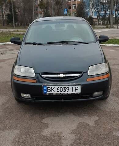 Черный Шевроле Авео, объемом двигателя 1.5 л и пробегом 290 тыс. км за 1900 $, фото 1 на Automoto.ua