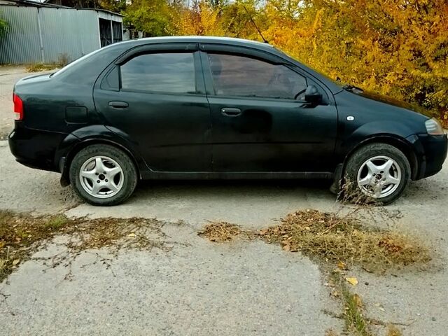 Черный Шевроле Авео, объемом двигателя 1.5 л и пробегом 370 тыс. км за 2500 $, фото 1 на Automoto.ua