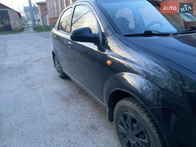 Черный Шевроле Авео, объемом двигателя 1.5 л и пробегом 165 тыс. км за 2800 $, фото 1 на Automoto.ua