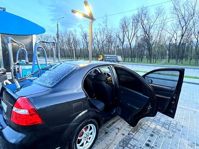 Черный Шевроле Авео, объемом двигателя 1.5 л и пробегом 250 тыс. км за 2400 $, фото 1 на Automoto.ua