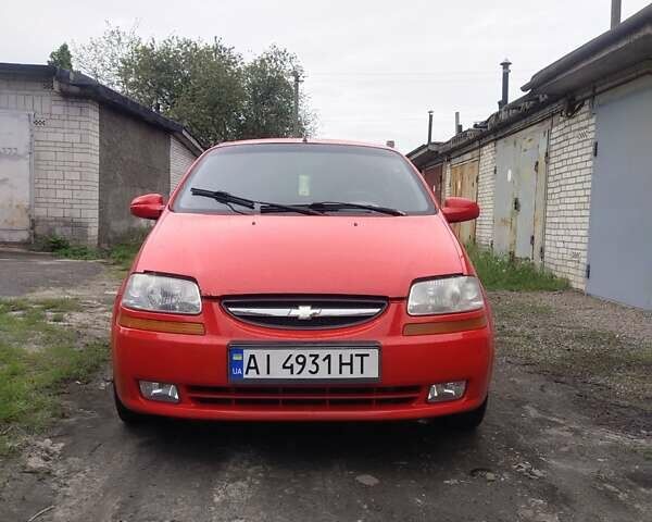 Красный Шевроле Авео, объемом двигателя 1.5 л и пробегом 206 тыс. км за 2700 $, фото 1 на Automoto.ua