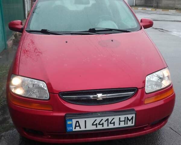 Красный Шевроле Авео, объемом двигателя 1.5 л и пробегом 130 тыс. км за 2400 $, фото 1 на Automoto.ua