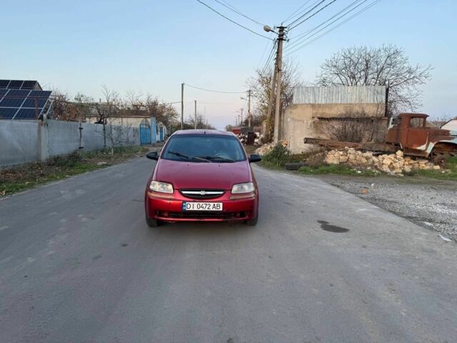 Красный Шевроле Авео, объемом двигателя 1.5 л и пробегом 366 тыс. км за 2000 $, фото 1 на Automoto.ua