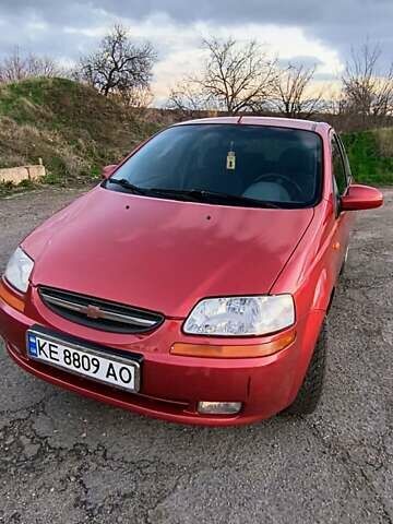 Красный Шевроле Авео, объемом двигателя 1.5 л и пробегом 281 тыс. км за 2900 $, фото 1 на Automoto.ua