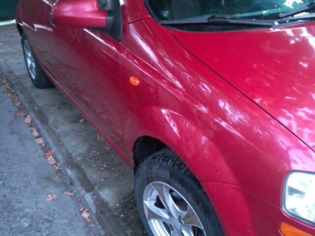 Красный Шевроле Авео, объемом двигателя 1.5 л и пробегом 130 тыс. км за 2500 $, фото 1 на Automoto.ua