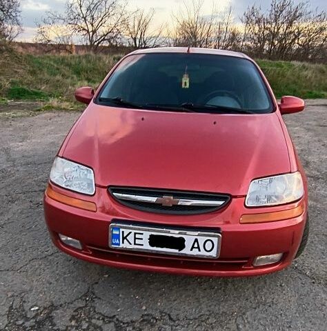 Красный Шевроле Авео, объемом двигателя 1.5 л и пробегом 281 тыс. км за 2900 $, фото 1 на Automoto.ua