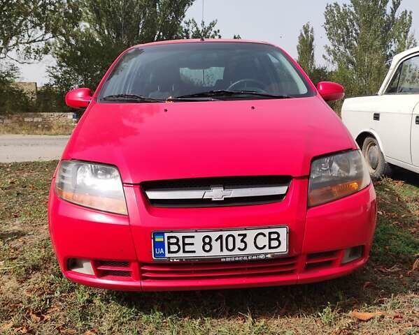 Красный Шевроле Авео, объемом двигателя 1.5 л и пробегом 174 тыс. км за 3450 $, фото 1 на Automoto.ua